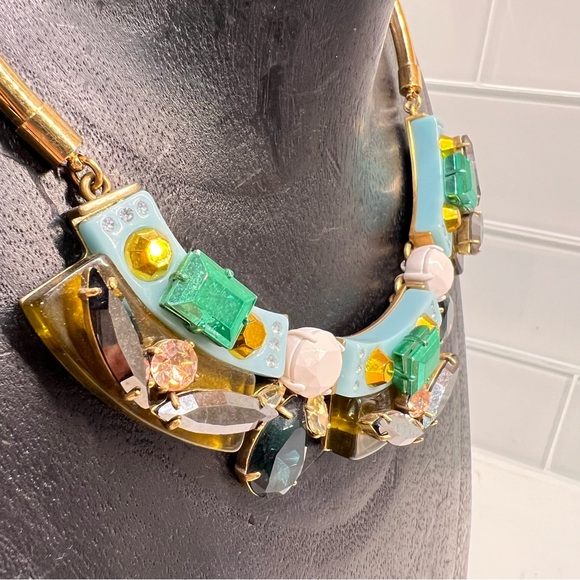J.Crew Lucite and Crystal Collar Necklace Green Yellow Multi-Color Light Gold Ox - Picture 8 of 15